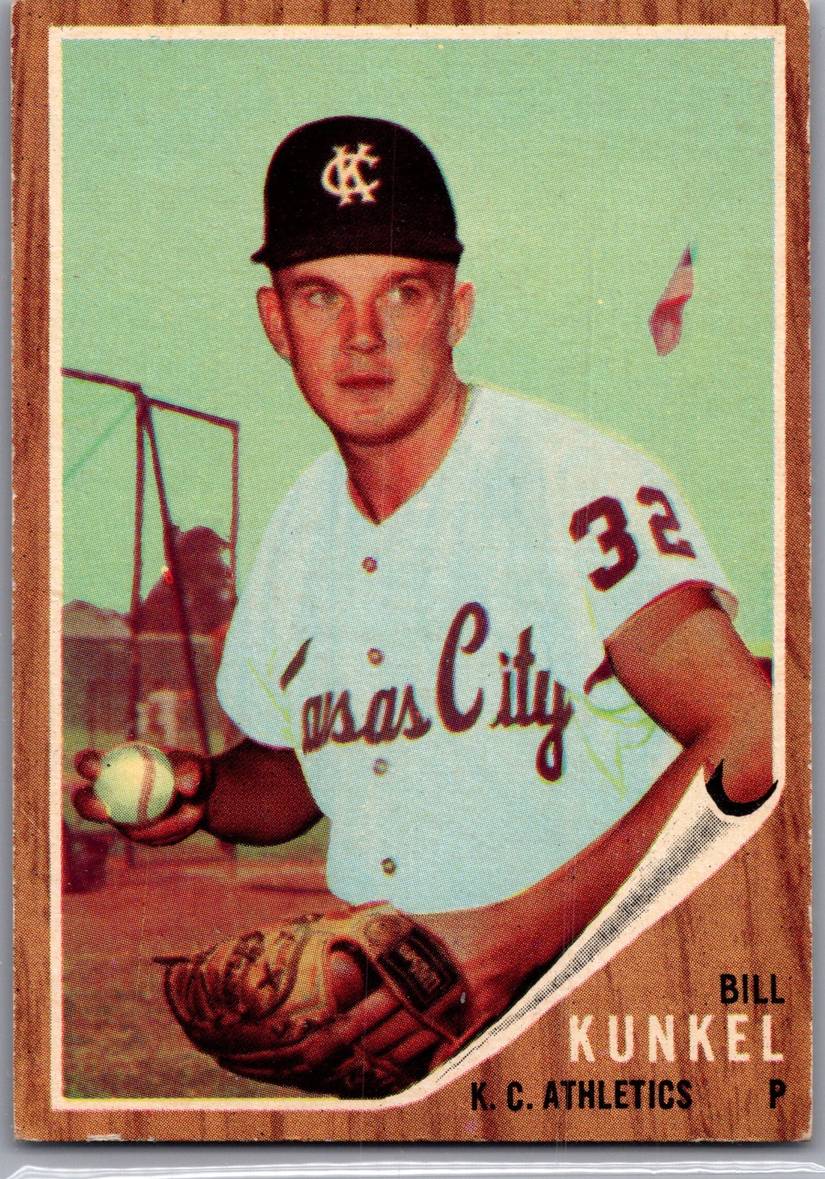 1962 Topps #147b Bill Kunkel : Green Tint, Pitching